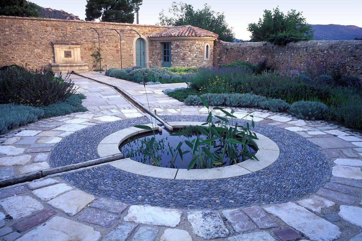 Water features by Anthony Paul Landscape Design