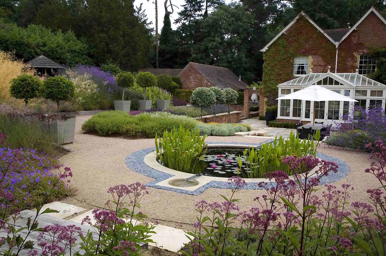 Coldharbour garden by Anthony Paul Landscape Design